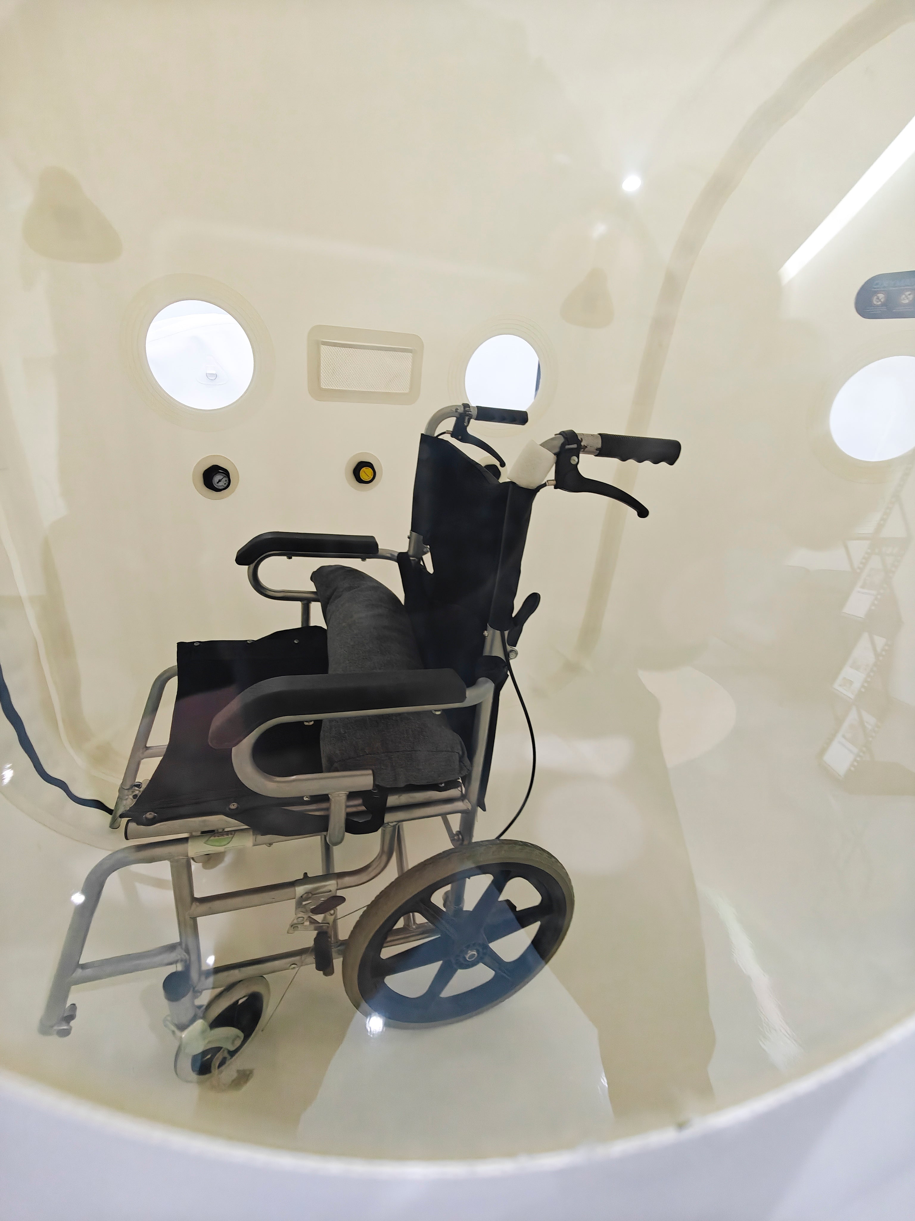 1.3ATA Soft-Shell Wheelchair Hyperbaric Chamber OLV-RW01