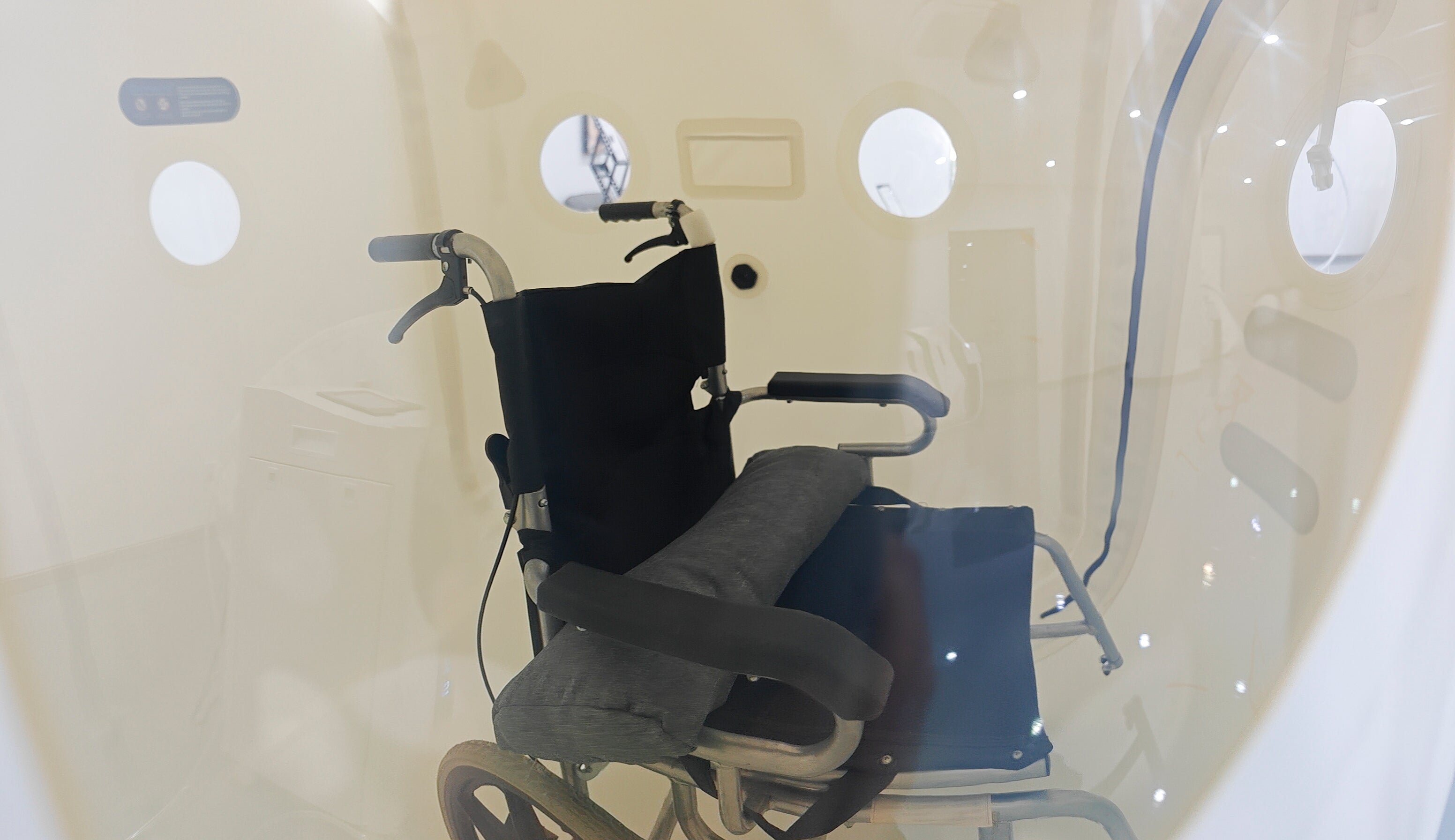 1.3ATA Soft-Shell Wheelchair Hyperbaric Chamber OLV-RW01