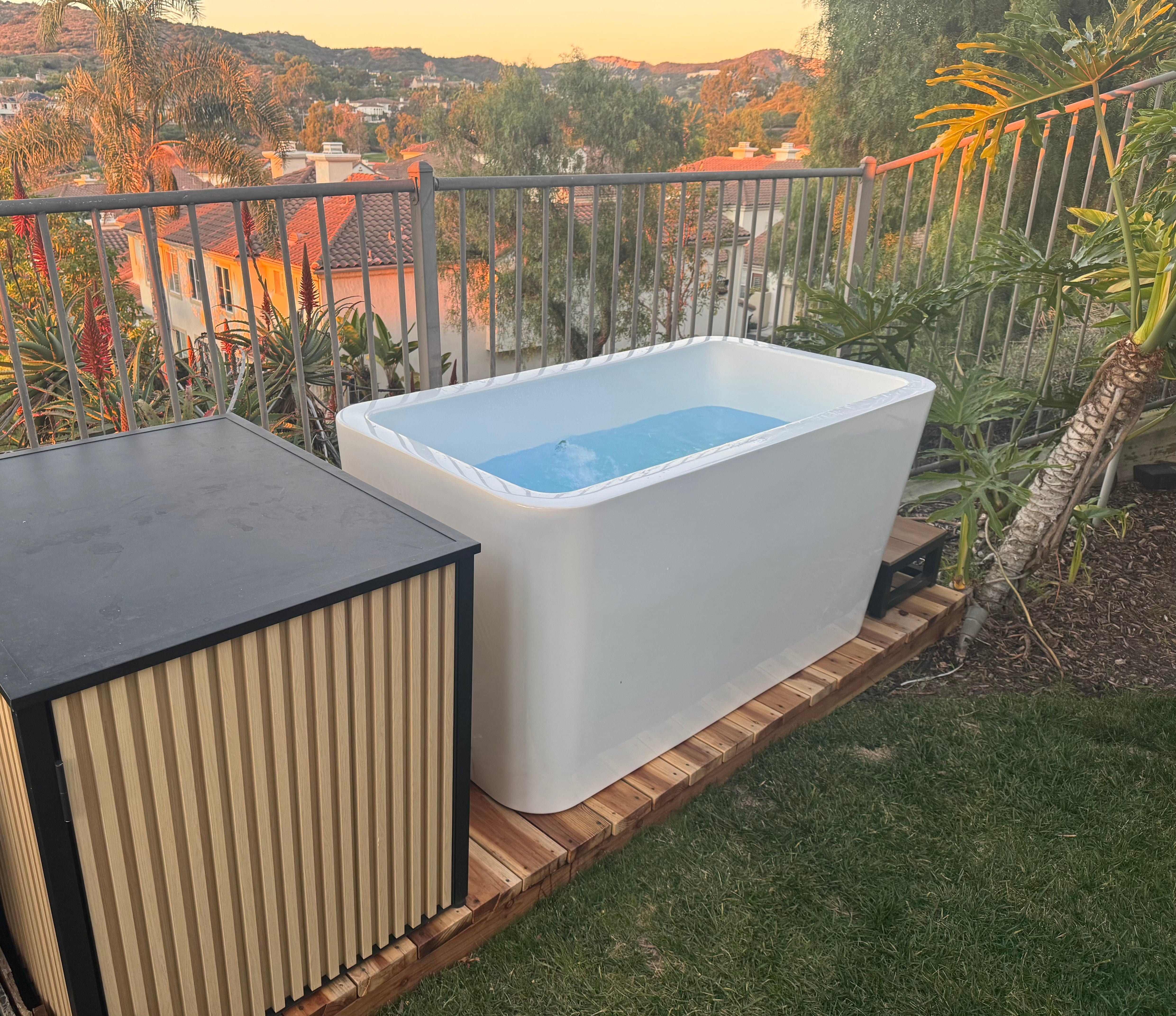RevX X Tub Acrylic Cold Plunge + LUX High-Performance Chiller & Filtration System