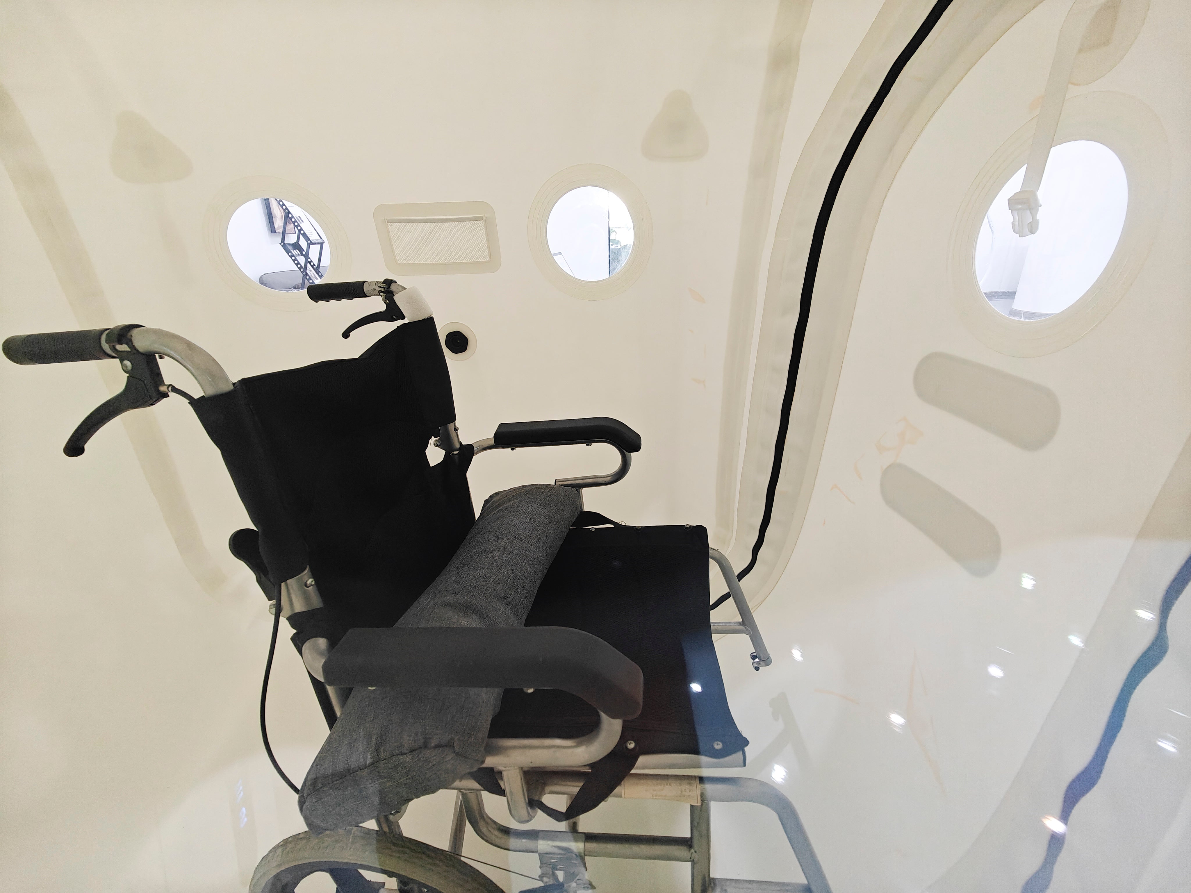1.3ATA Soft-Shell Wheelchair Hyperbaric Chamber  OLV-RW01