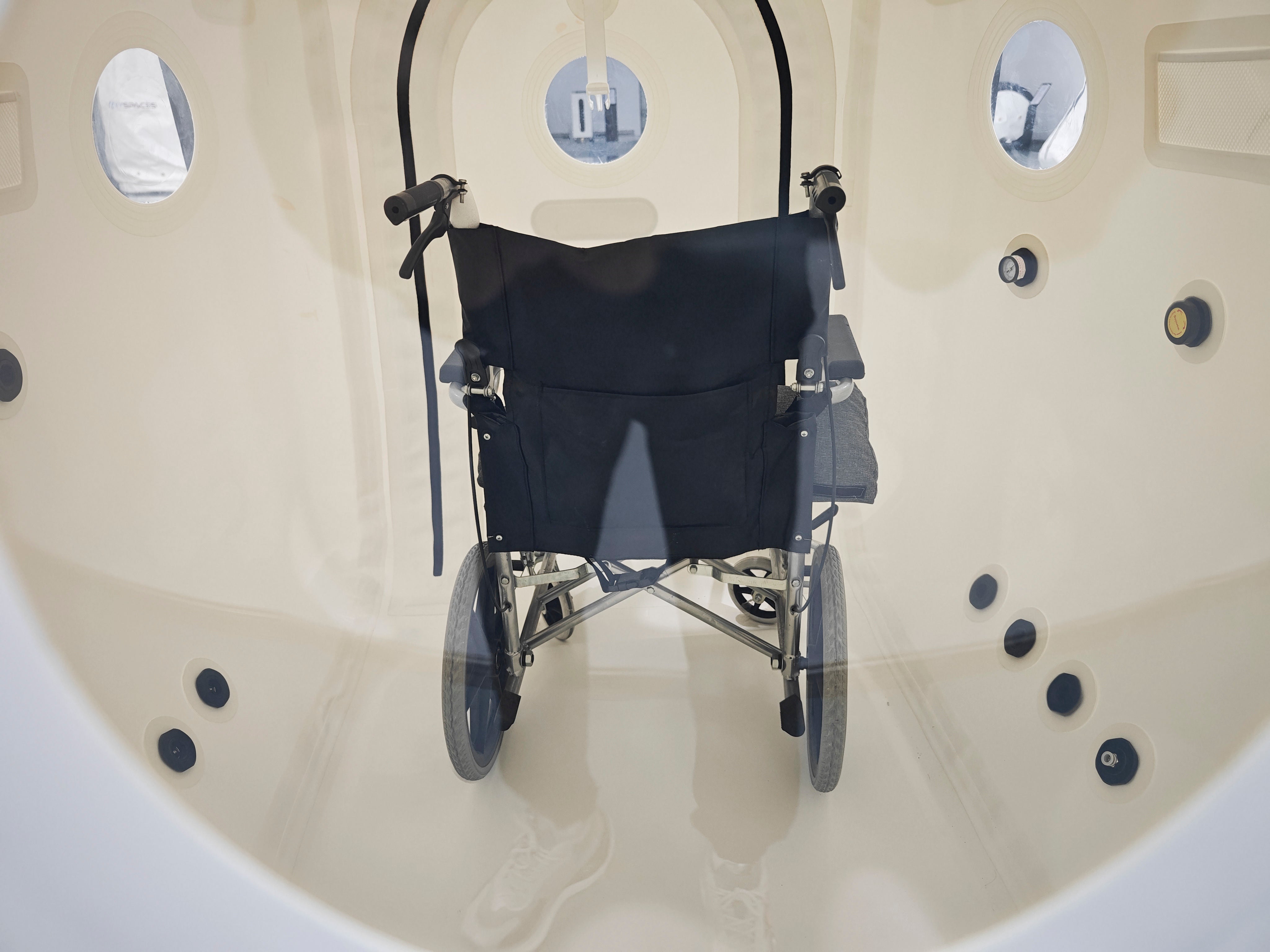 1.3ATA Soft-Shell Wheelchair Hyperbaric Chamber  OLV-RW01