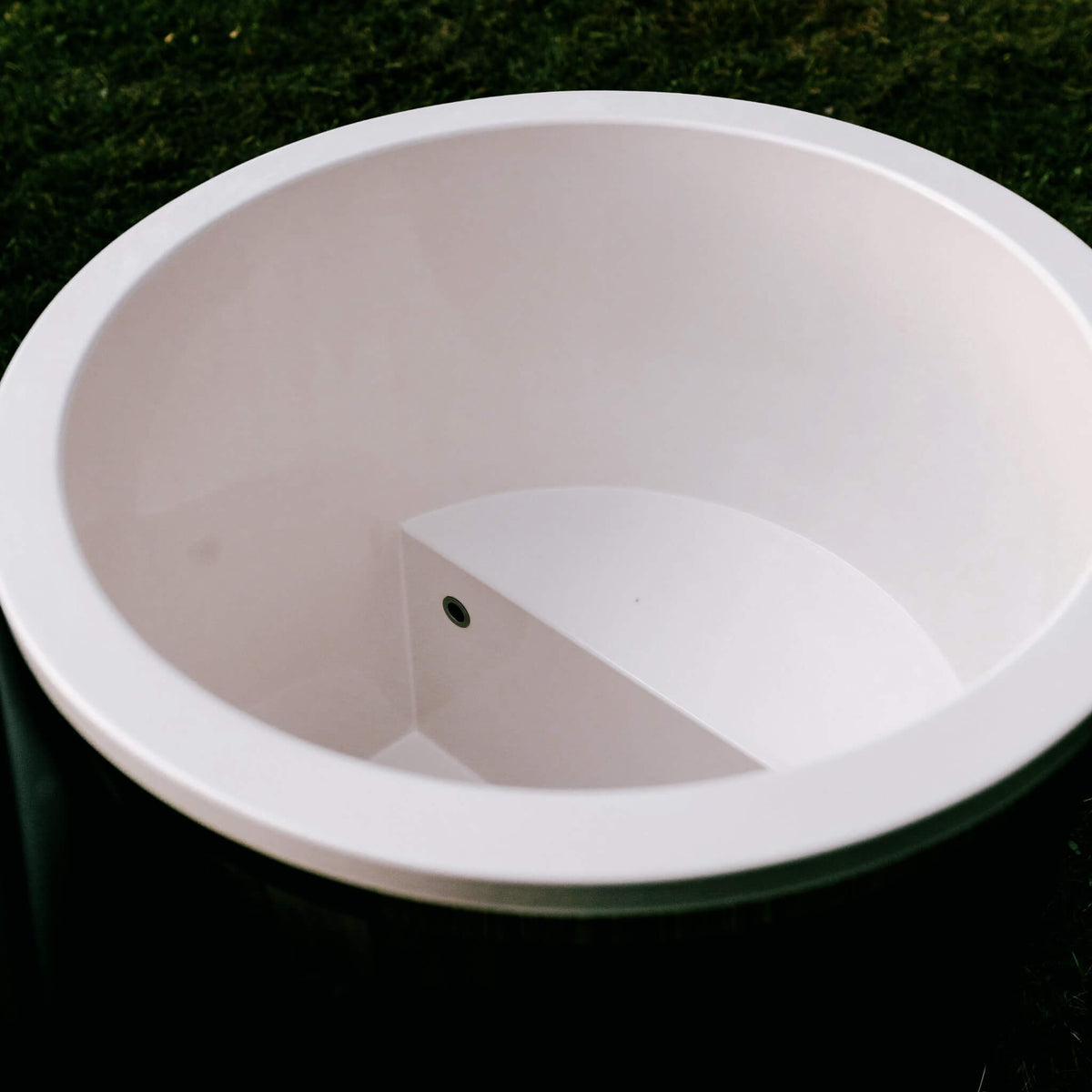 Polaris Premium 1-Person Fully-Assembled ThermoWood Cold Plunge Tub