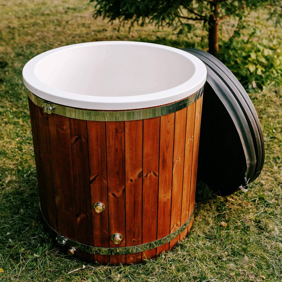 Polaris Premium 1-Person Fully-Assembled ThermoWood Cold Plunge Tub